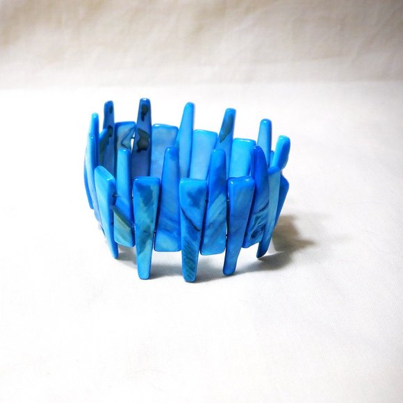 Stunning yet Unusual ~~~ BRACELET ~~~ 2 Inch Width - Picture 1 of 1